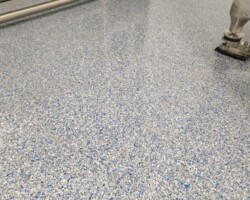 Plastifloor Chipsbelag mit Plastipur 570 Polyaspartic Versiegelung